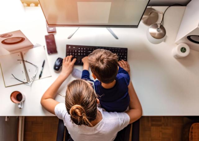 Avoir un enfant diminue de 60% vos chances d'accéder aux meilleurs postes... si vous êtes une femme