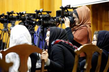 Une experte de l’ONU appelle à mettre fin à la violence sexiste contre les femmes journalistes