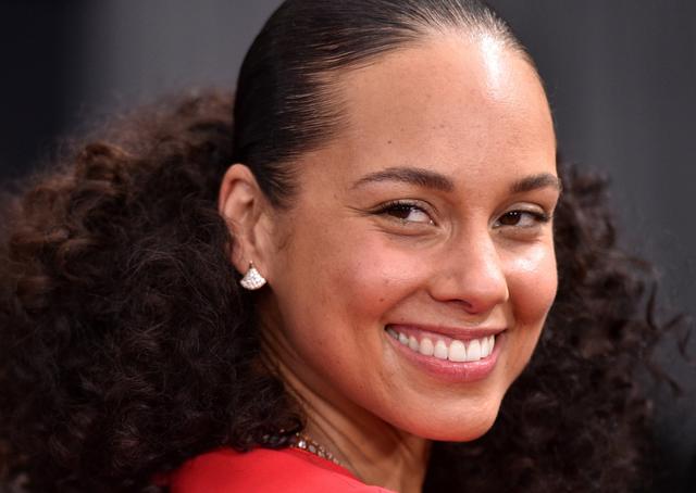 Adepte du no make-up et du bien-être, Alicia Keys lance sa gamme de soins pour la peau