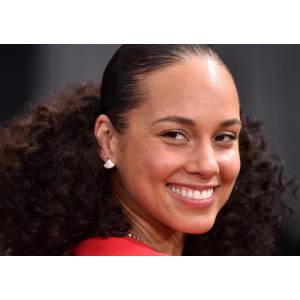 Adepte du no make-up et du bien-être, Alicia Keys lance sa gamme de soins pour la peau