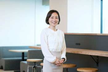 Eiko Hashiba, la banquière qui démissionne pour son enfant, construit un empire de 110 000 consultants et devient multimillionnaire