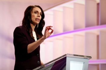 ARDERN SORT LARGEMENT VICTORIEUSE DES LÉGISLATIVES EN NOUVELLE-ZÉLANDE