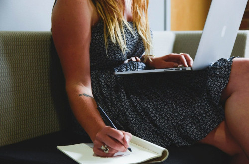 Orange lance son appel à candidature pour sa troisième saison du programme sur-mesure de #FemmesEntrepreneuses, qui débutera en janvier 2021.