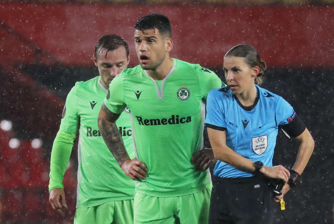 Stéphanie Frappart, première femme désignée arbitre centrale en Ligue des champions