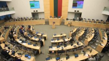 La première ministre lituanienne, Ingrida Simonyte, lors de sa cérémonie d'assermentation au parlement de Vilnius, en Lituanie. PETRAS MALUKAS / AFP