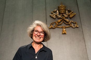 Soeur Nathalie Becquart, lors d'une conférence de presse durant le Synode des évêques, au Vatican (Italie), le 9 octobre 2018. (M.MIGLIORATO/CPP/CIRIC)