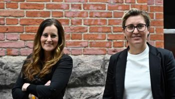 Janine Wissler (à gauche) et Susanne Hennig-Wellsow (à droite) à Berlin le 27 février. TOBIAS SCHWARZ / AFP