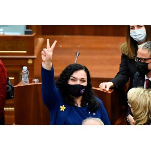 Vjosa Osmani, une juriste réformiste et féministe devient présidente du Kosovo