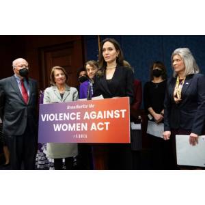 Angelina Jolie au Congrès américain contre les violences domestiques
