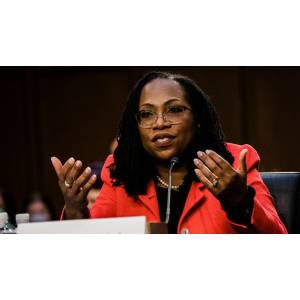 États-Unis : Ketanji Brown Jackson, la première femme noire aux portes de la Cour suprême