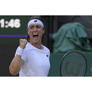 Tennis : la Tunisienne Ons Jabeur reçoit la médaille du mérite des mains du président Kaïs Saïed