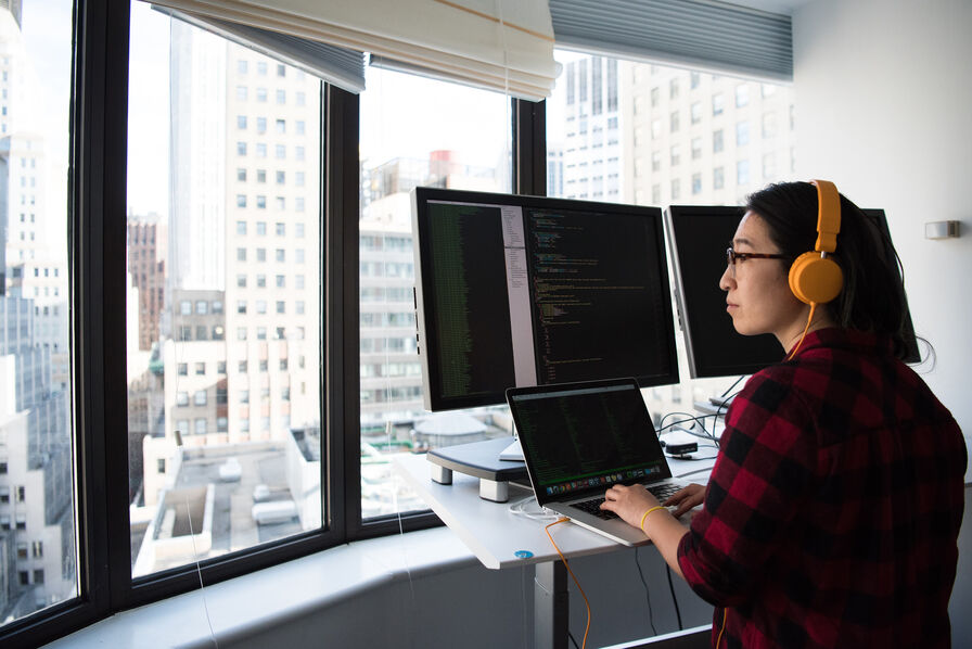 Women in tech : sous-représentation, écarts de salaires, sexisme et syndrome de l'imposteur