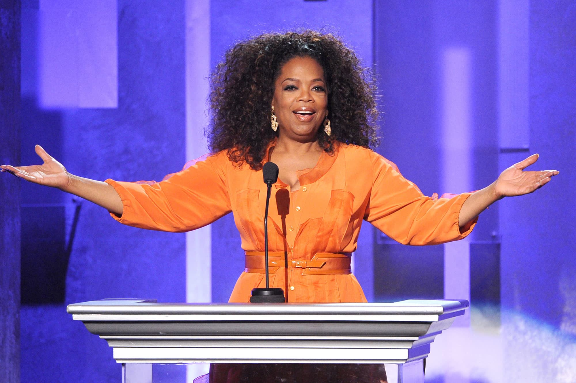 L’histoire incroyable de Oprah Winfrey , la première femme noire milliardaire au monde