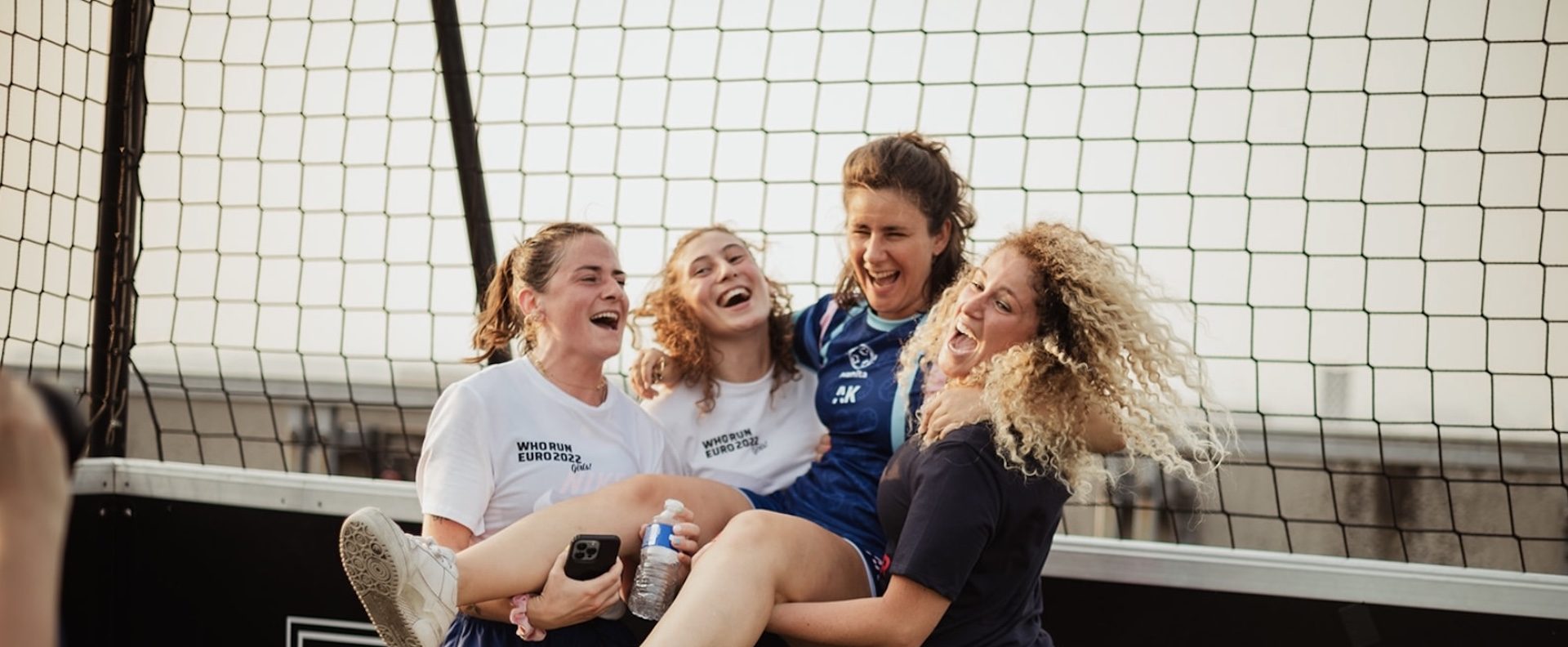 A PARIS, MANITA CASSE LES BARRIÈRES DU FOOT POUR LES FEMMES