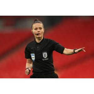 Premier League : pour la première fois, une femme nommée en tant que 4e arbitre