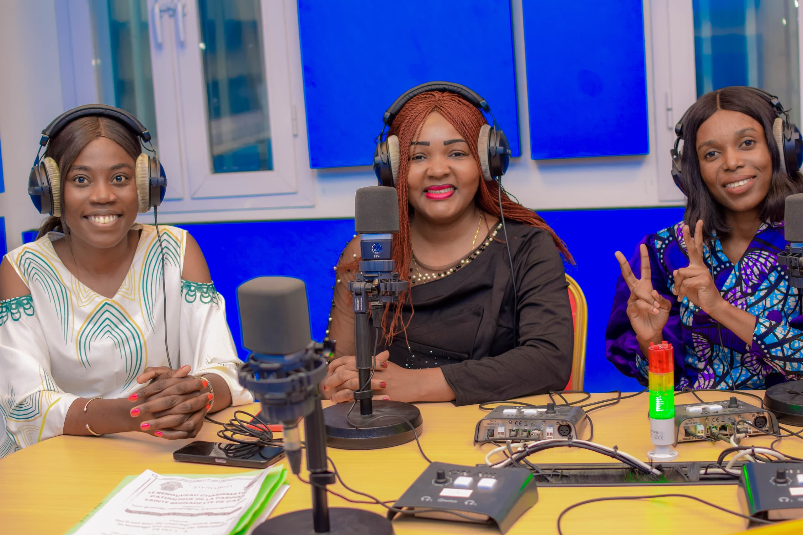 BEL LAURETTA TENE SUR LES ANTENNES DE LA RADIO MARIA